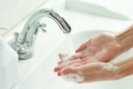 Jak umýt polyuretanovou pěnu z rukou?