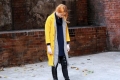 Žlutý kabát: modely a co na sebe?