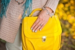 Co nosit se žlutou taškou?
